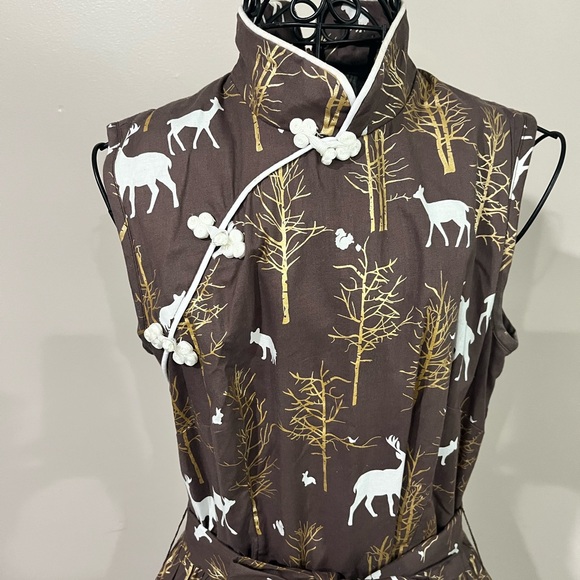 Beautiful Asian-Inspired dress. Brown, gold, and white. Size S/P. - Picture 2 of 5